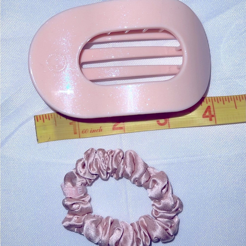 TELETIES Small Silk Scrunchie and Medium Flat Round Clip